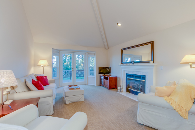 Property Photo: Living room 13518 NE 89th Ct WA 98052