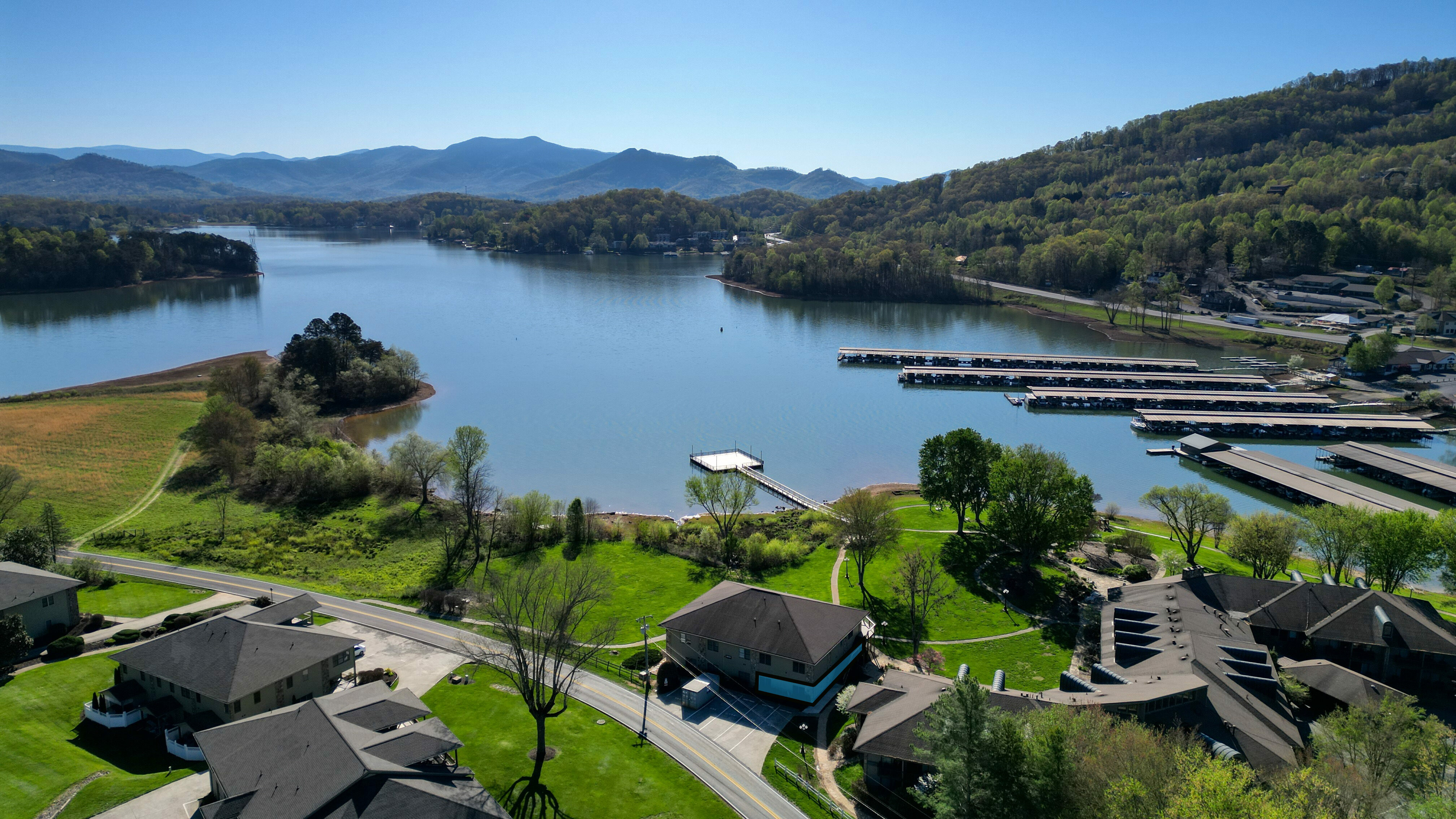Property Photo: 1688 Lakeview Drive 1A GA 30582