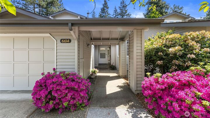 Property Photo:  6614  113th Place SE  WA 98006 