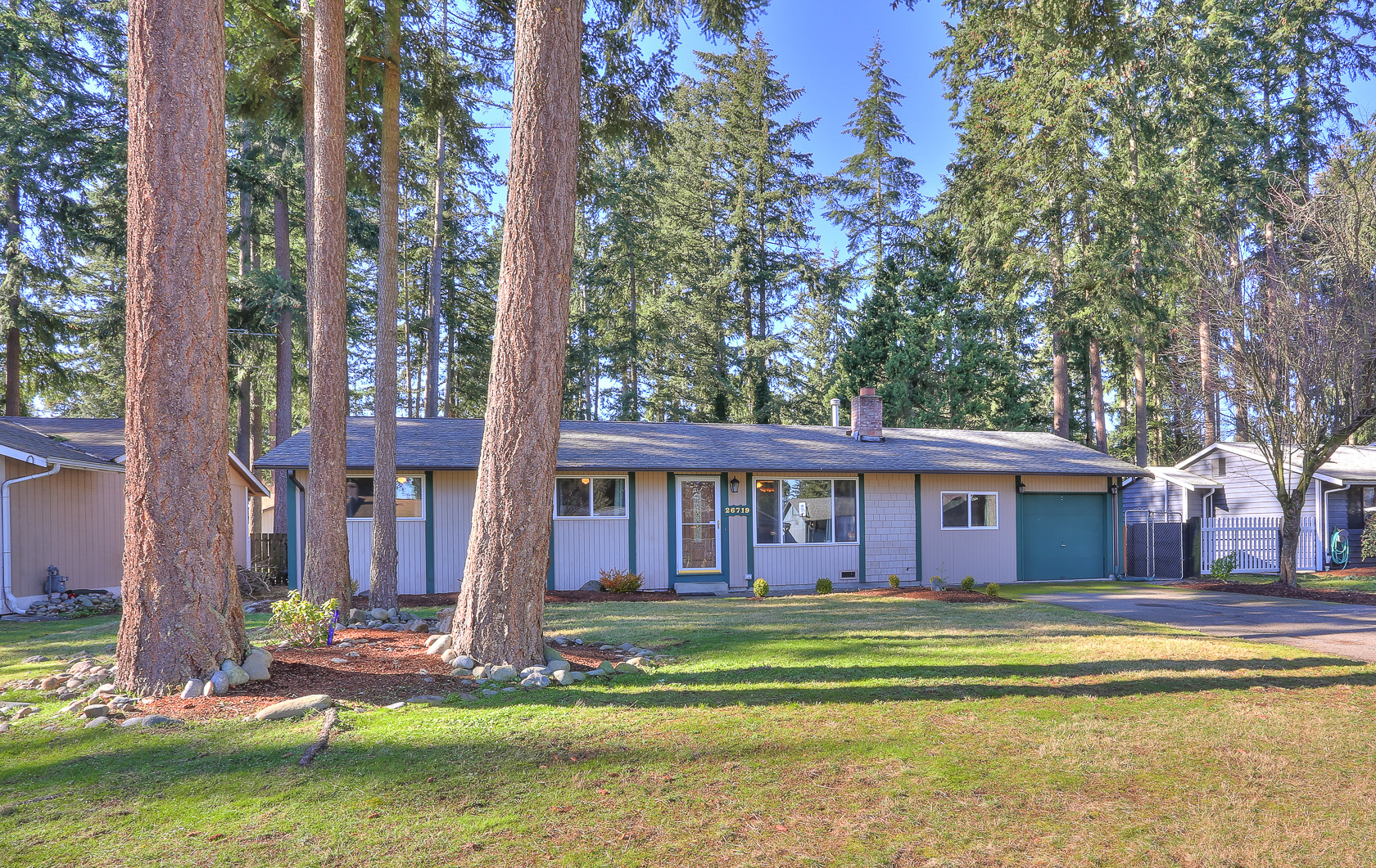 Property Photo:  26719 166th Place SE  WA 98042 