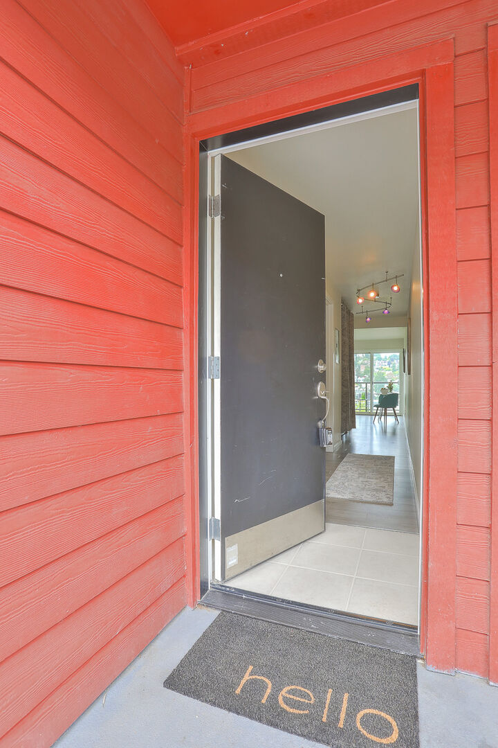 Property Photo: 3420 15th Ave W 304 WA 98119