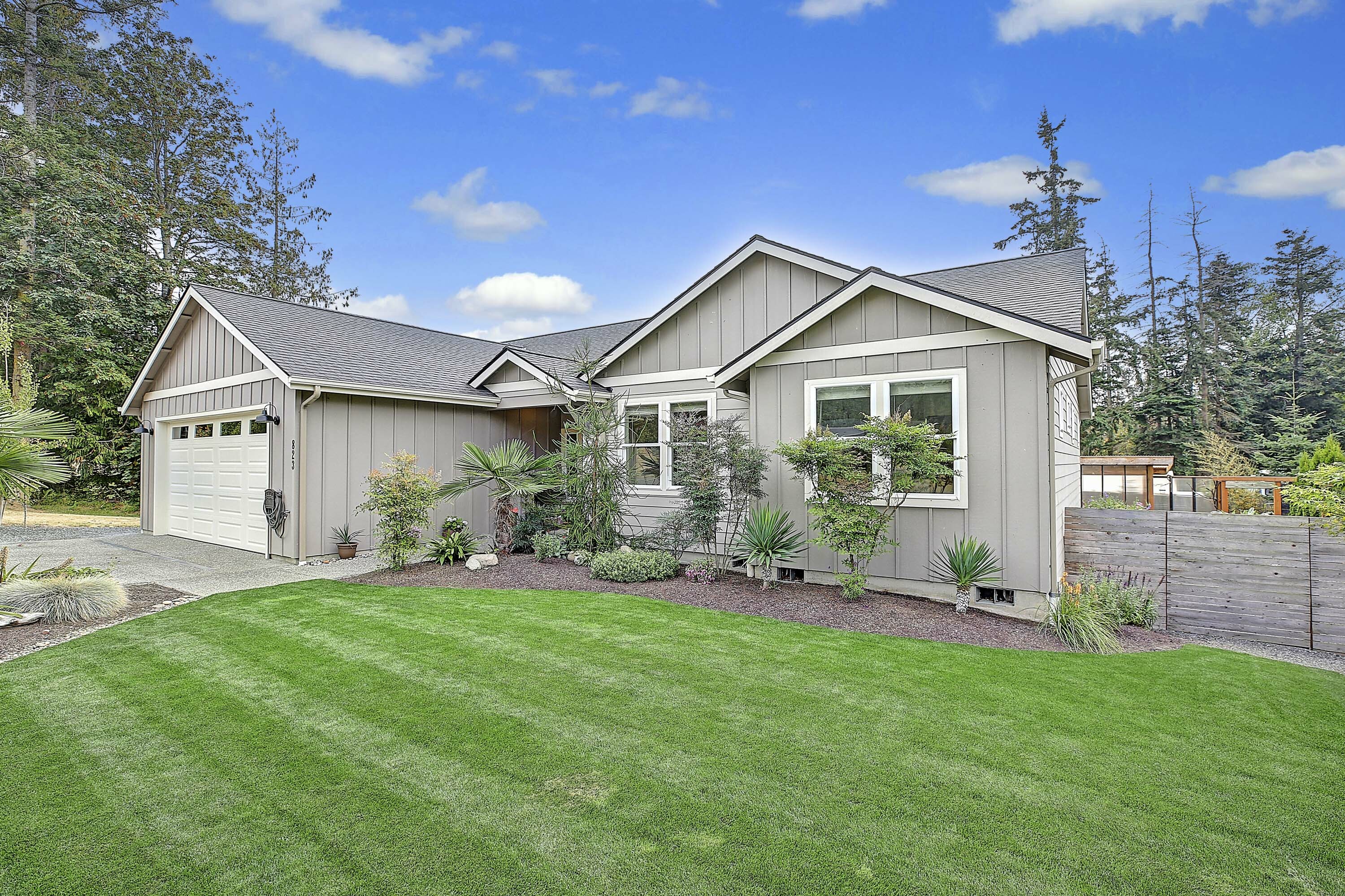 Property Photo:  823 Admiralty Way  WA 98282 