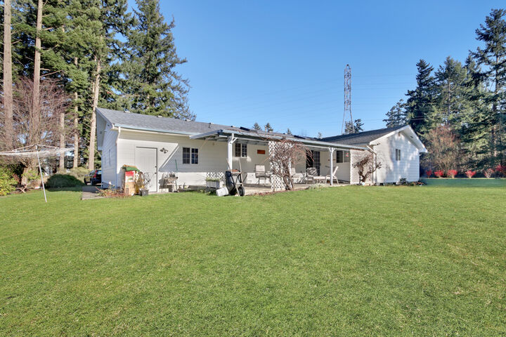Property Photo:  22722 46th Ave E  WA 98387 