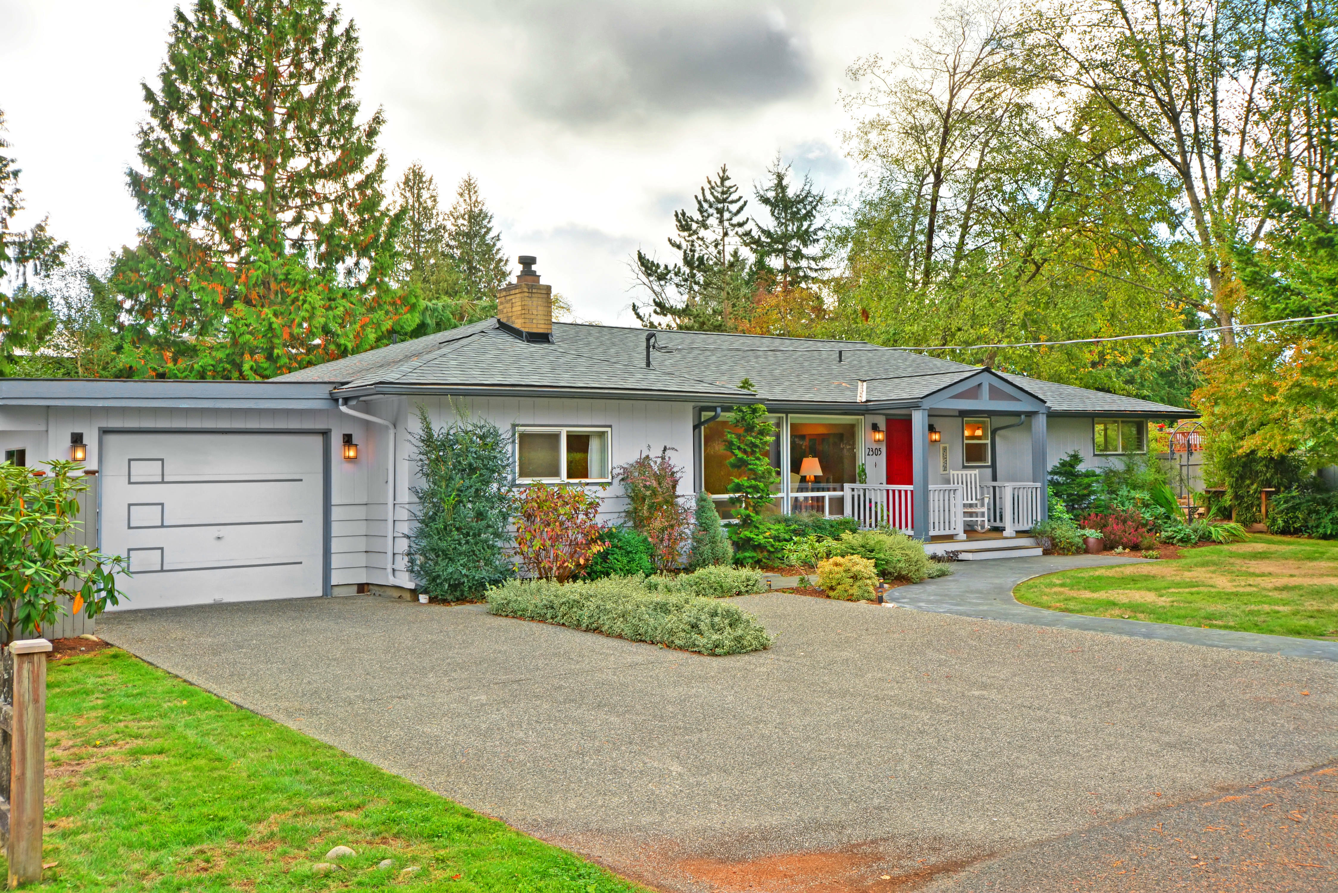 Property Photo:  2305 N 188th St  WA 98133 