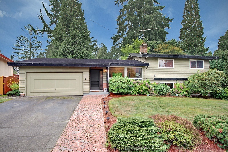 Property Photo:  12657 SE 60th St  WA 98006 