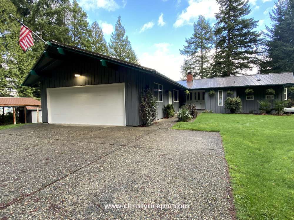 Property Photo: 19236 SE 62nd Place WA 98072