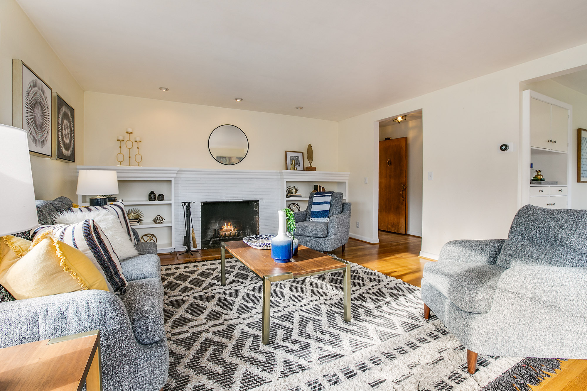 Property Photo: Living Room 814 W Cremona St  WA 98119 