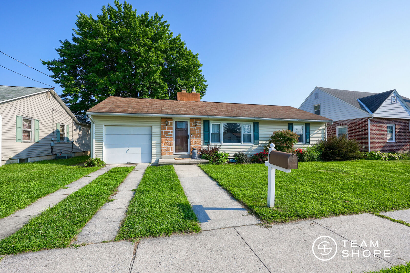 Property Photo: 207 W Walnut Street PA 17042