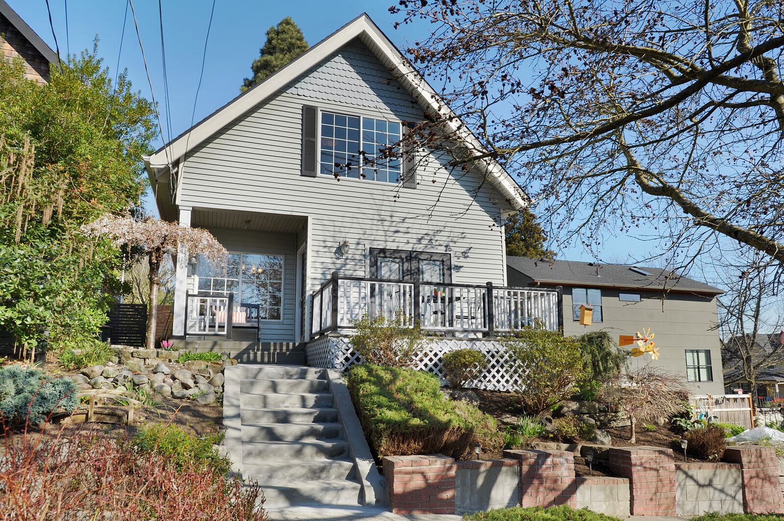 Property Photo:  2416 E Spring St  WA 98122 