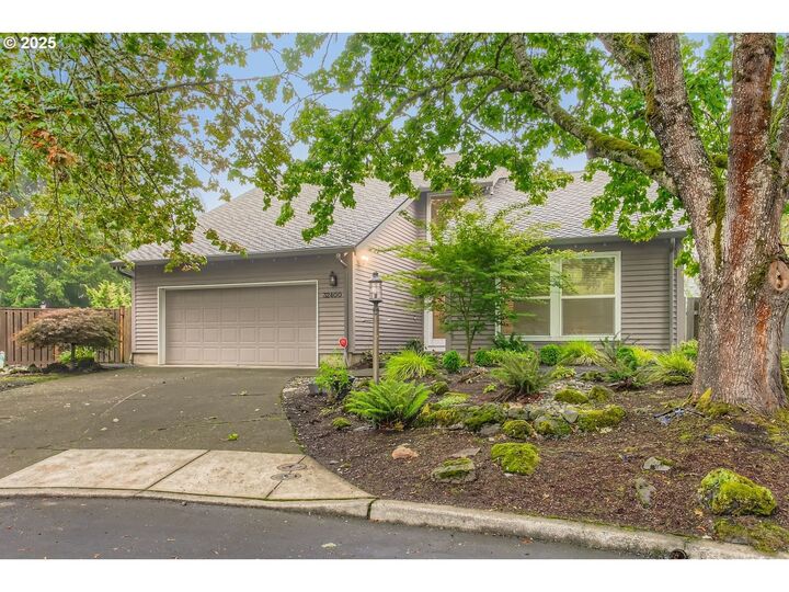 Property Photo: 32400 SW Estates Ct S OR 97070