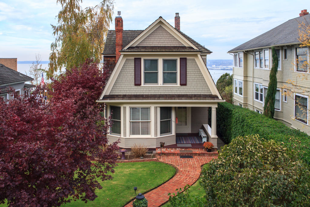 Property Photo:  315 N Forest St  WA 98225 