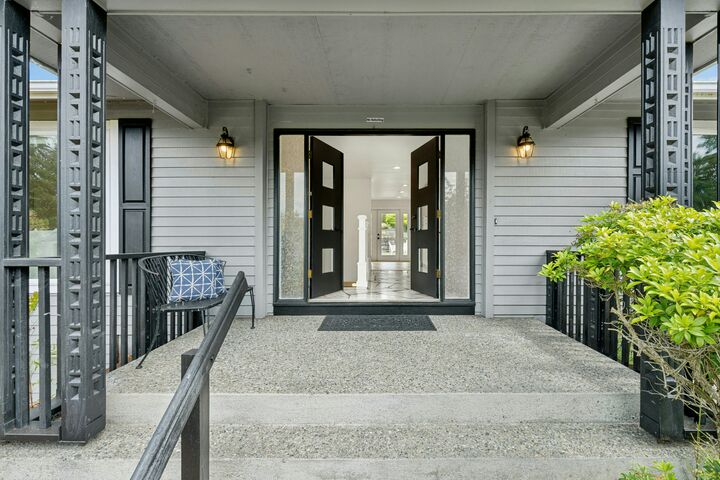 Property Photo:  1310  121st Avenue SE  WA 98005 