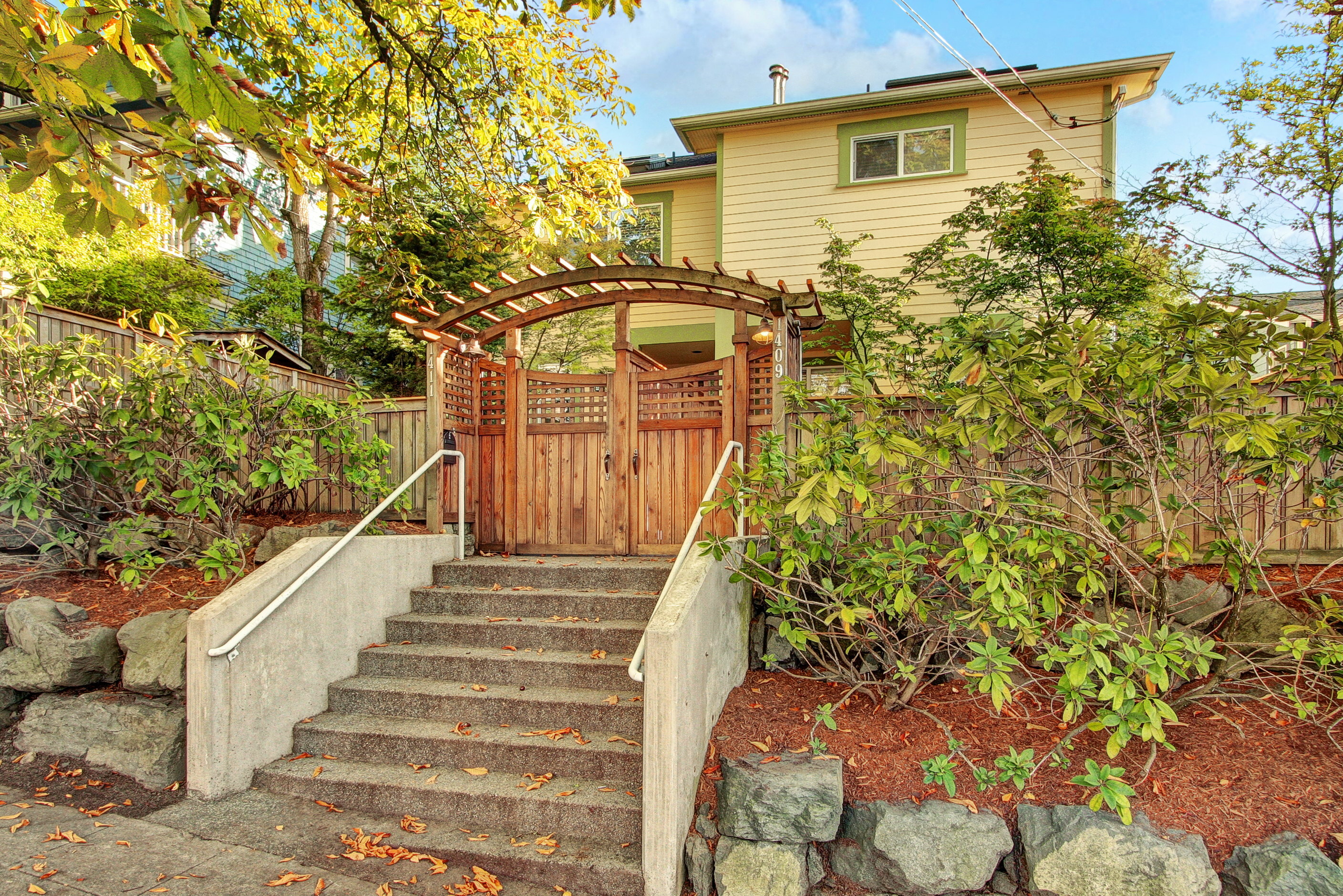 Property Photo:  1411 E Marion St  WA 98122 