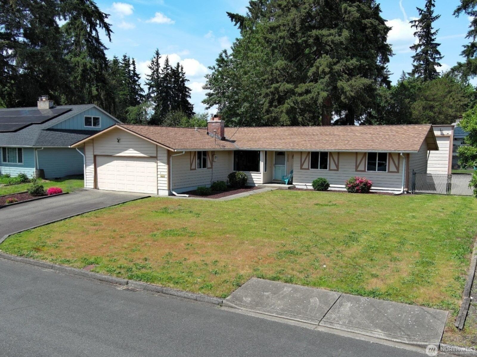 Property Photo:  3335  19th Street SE  WA 98092 