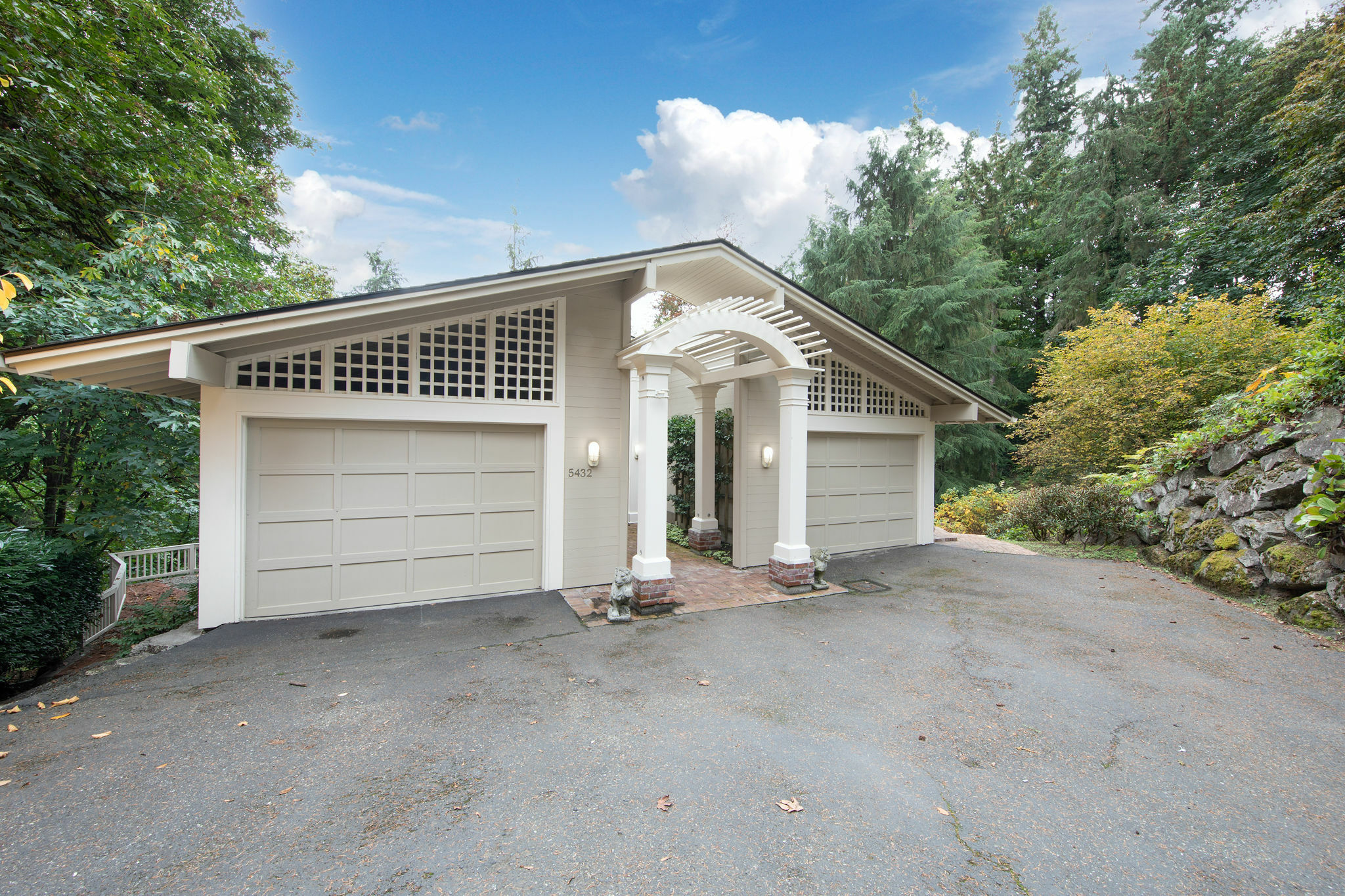 Property Photo:  5432 Parkwood Lane  WA 98040 