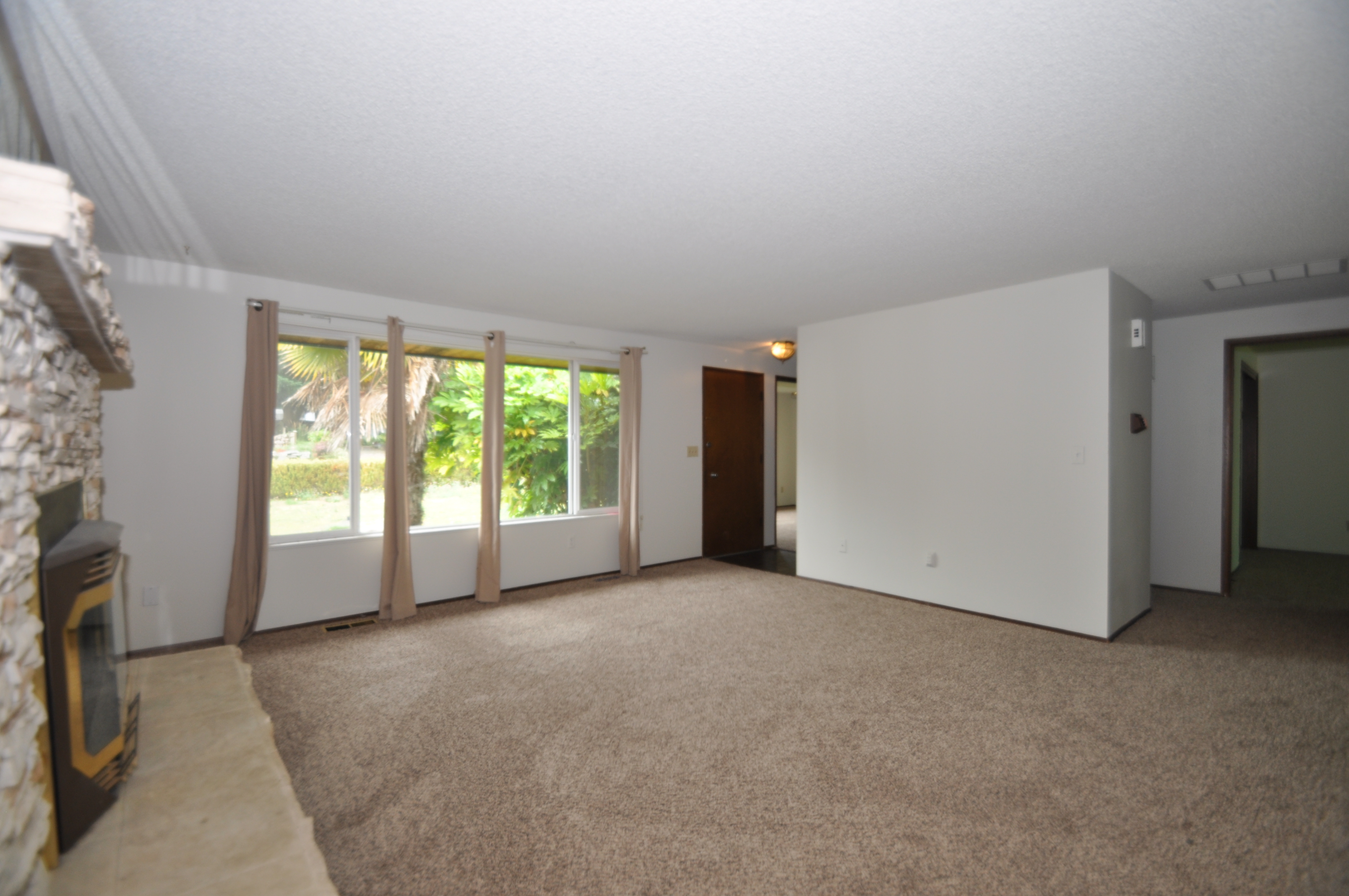 Property Photo: Living room 5504 Rockefeller Ave  WA 98203 