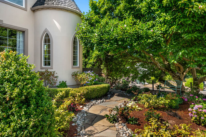 Property Photo: 3255 W Viewmont Way W WA 98199