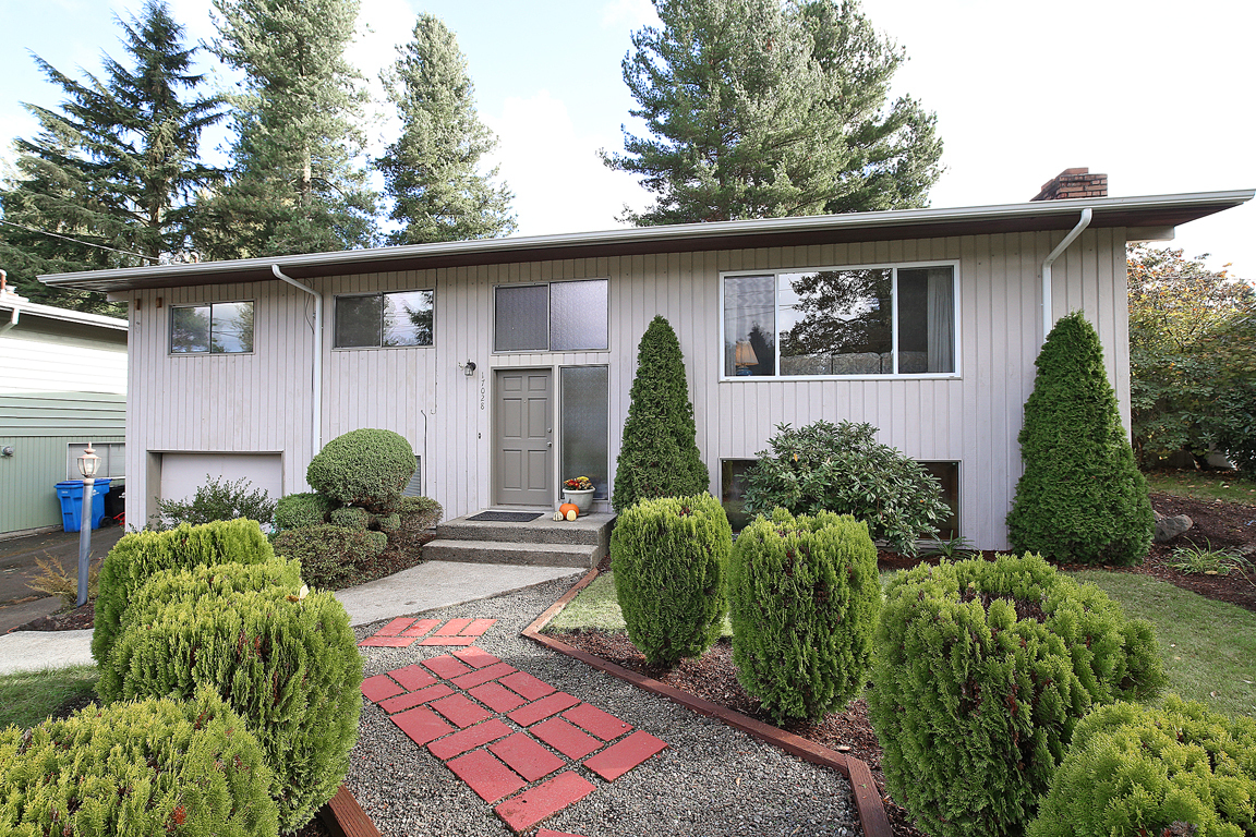 Property Photo:  17028 11th Ave NE  WA 98155 