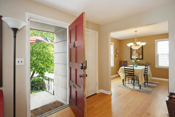 Property Photo: Entry 5816 40th Ave NE  WA 98105 