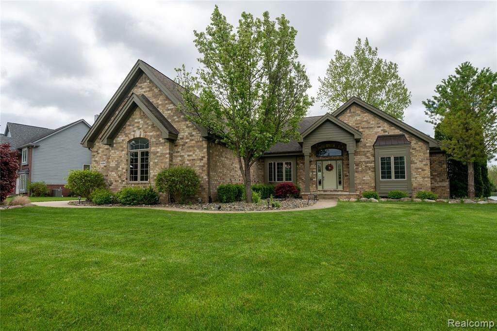 Property Photo:  123 Easy Street  CT 06001