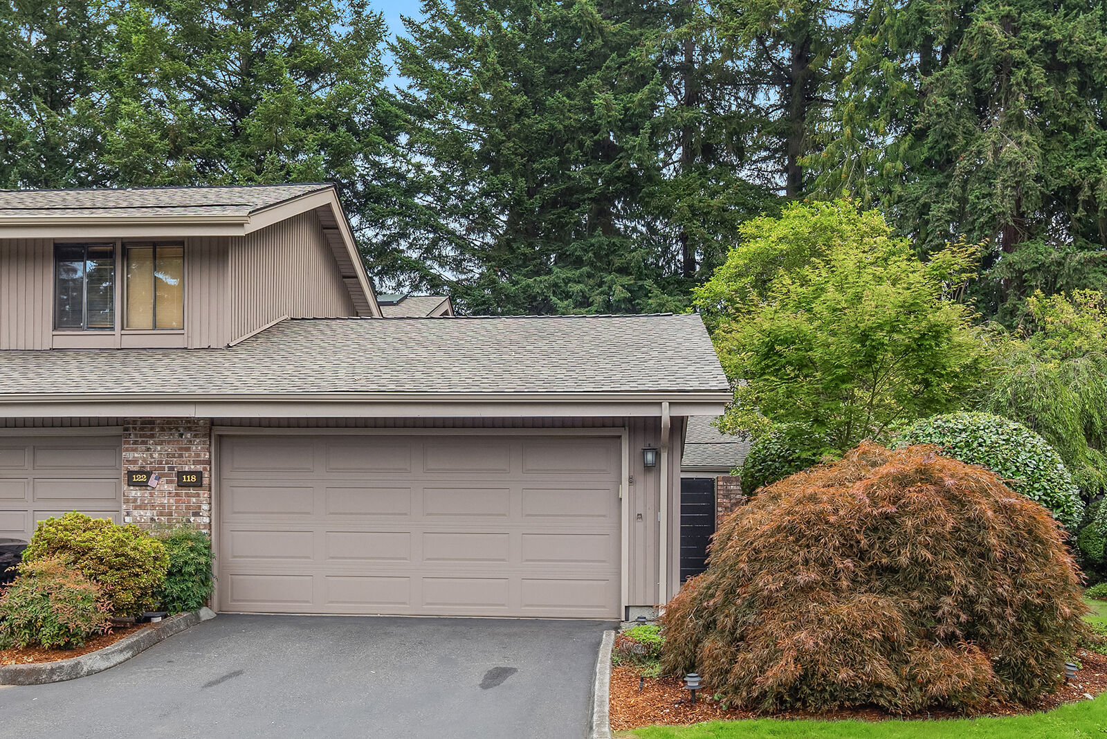 Property Photo:  118  143rd Place NE 21B  WA 98007 