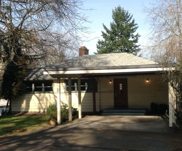 Property Photo:  1327 Cedar St  OR 97034 