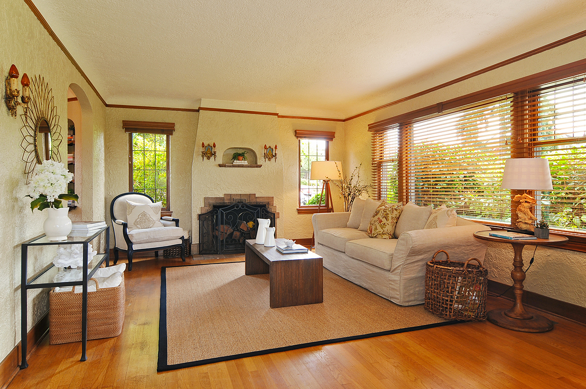 Property Photo: Living room/dining room/kitchen 1602 N 40th St  WA 98103 