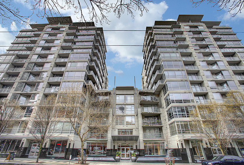 Property Photo: 2929 1st Ave 414 WA 98121