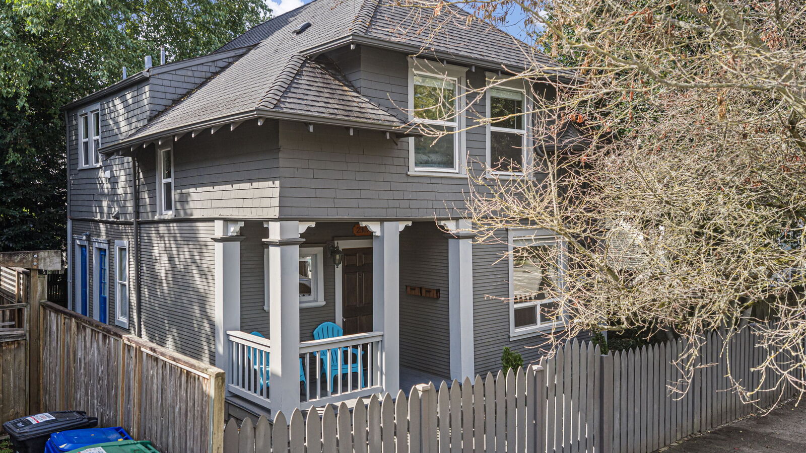 Property Photo: 2307 E Columbia St - #A 2307 E Columbia Street WA 98122