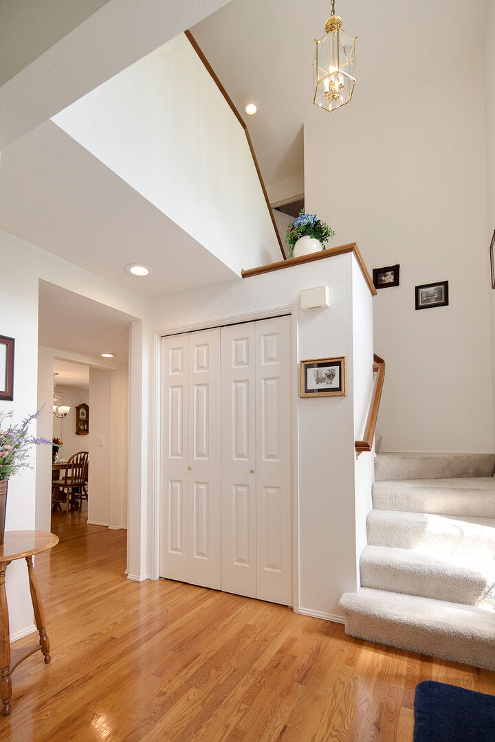 Property Photo: Foyer 23234 NE 29th Ct WA 98074