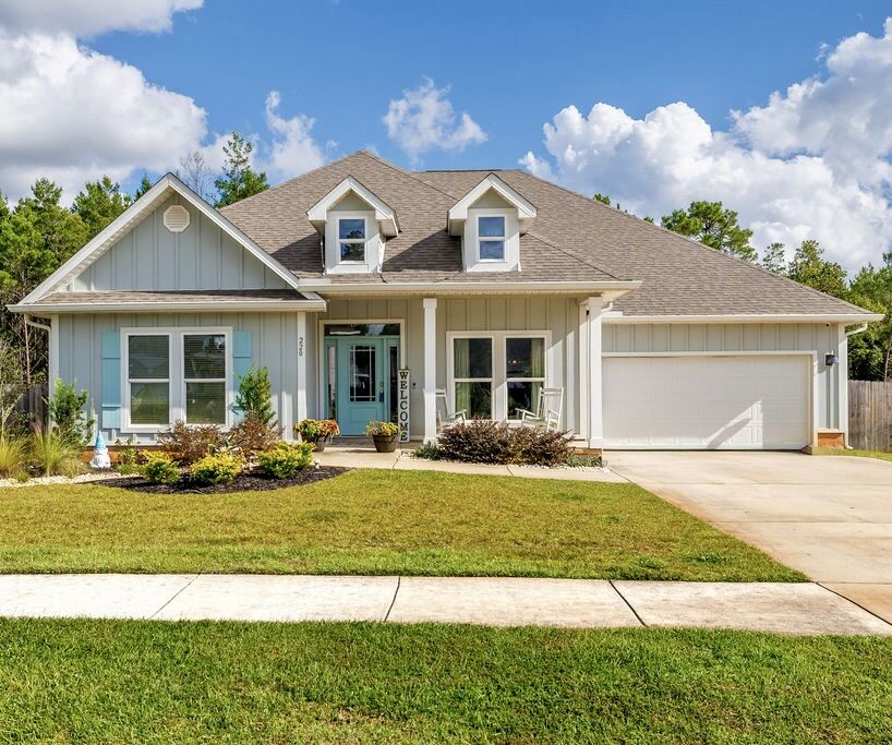 Property Photo: 220 Perimeter Place FL 32439