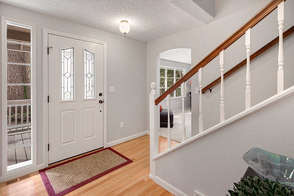 Property Photo: Foyer 15833 SE 43rd Place  WA 98006 