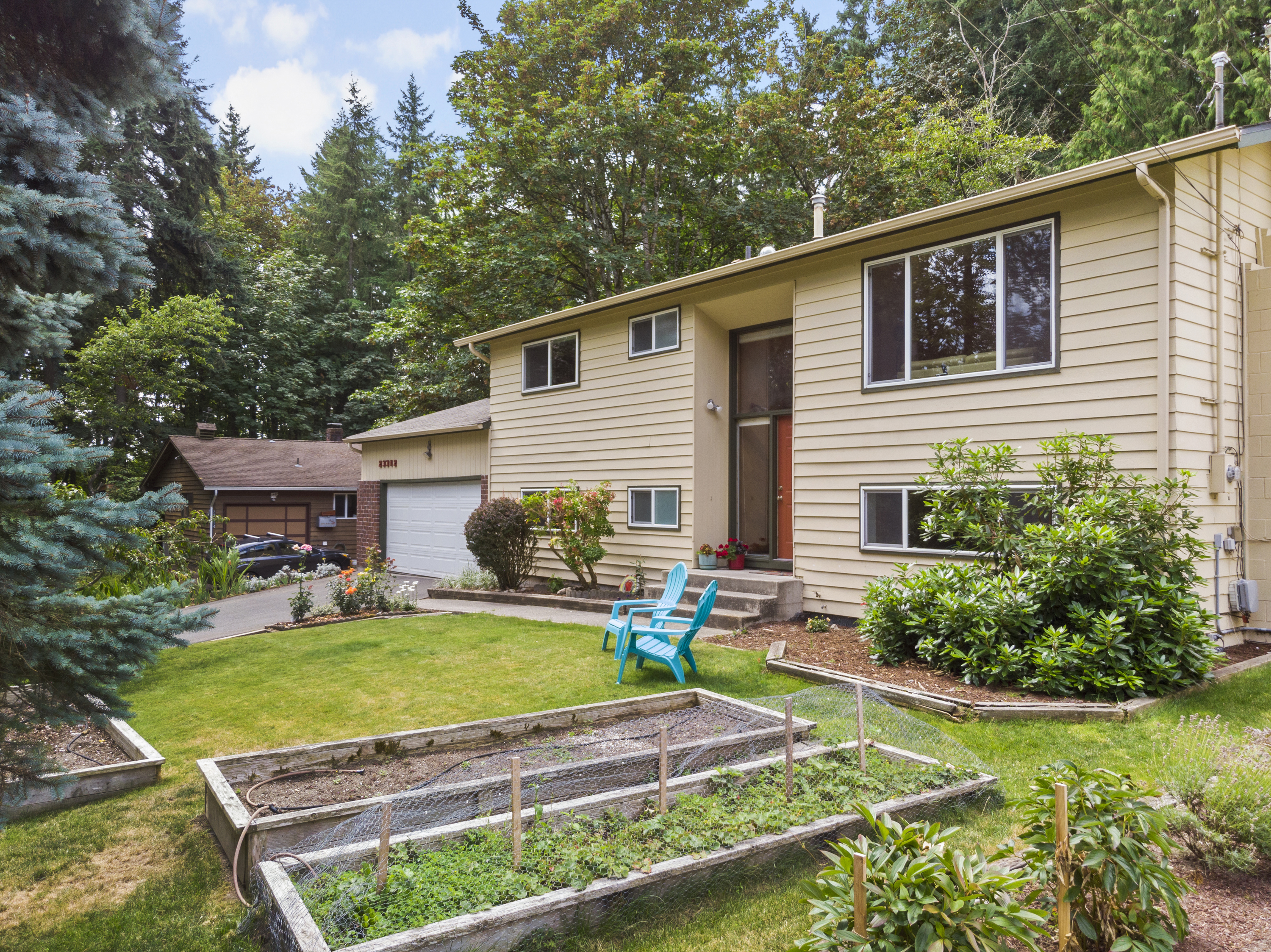 Property Photo:  23312 44th Ave W  WA 98043 