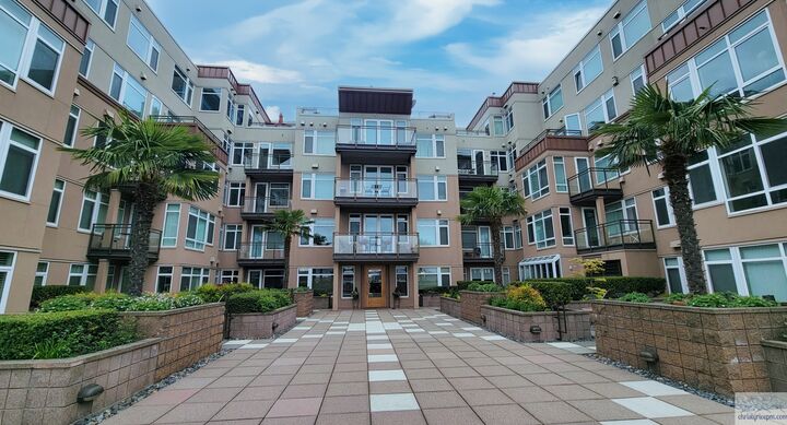 Property Photo:  2000 Alaskan Way 447  WA 98121 