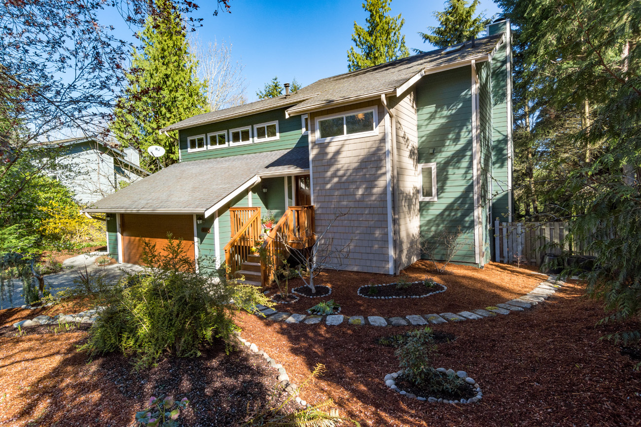 Property Photo:  4518 NE 204th Place  WA 98155 