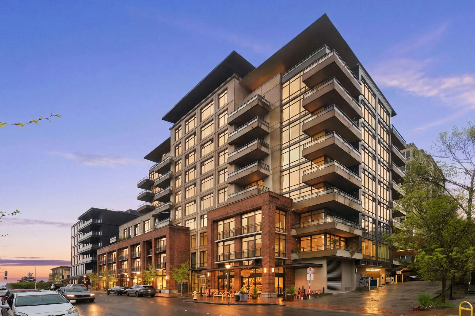 Property Photo:  10000  Main Street 605  WA 98004 