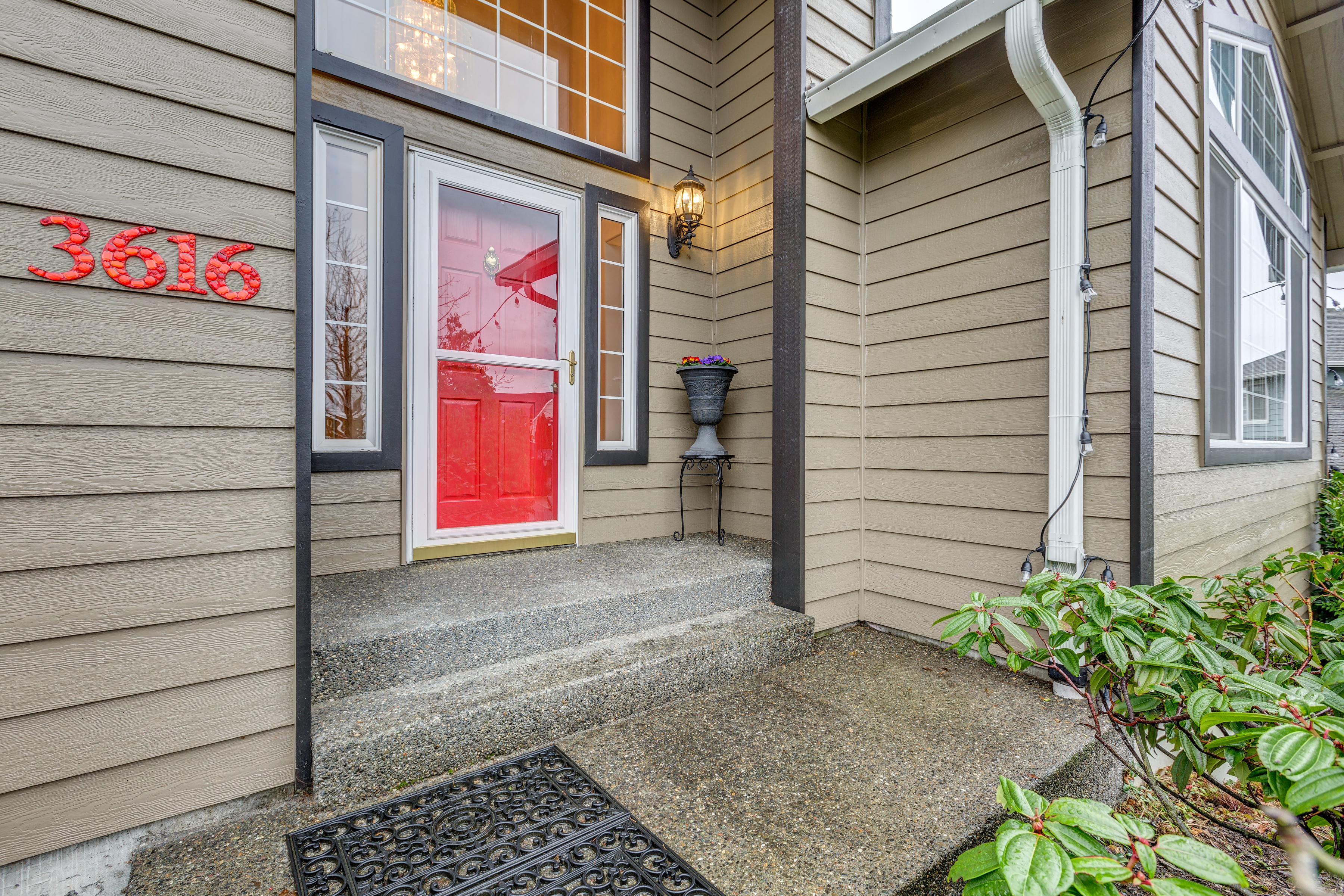 Property Photo:  3616 S Heather Place  WA 98226 