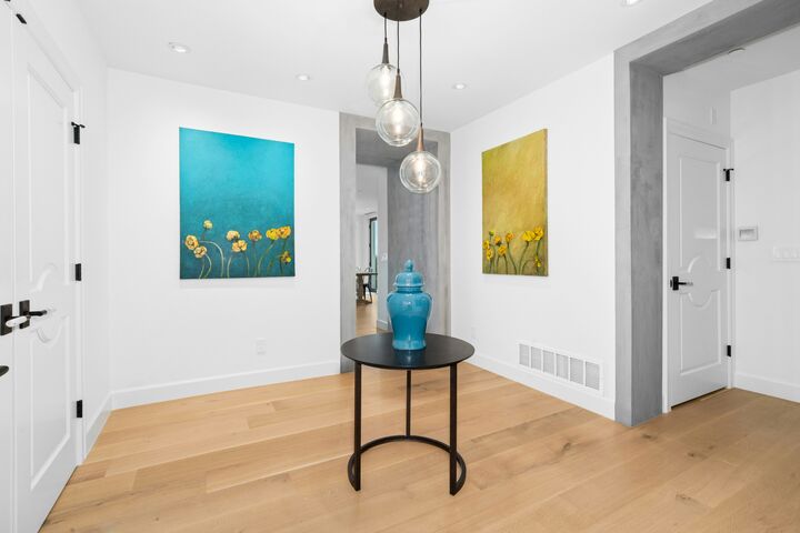 Property Photo: 111 Lake Avenue W 102 WA 98033