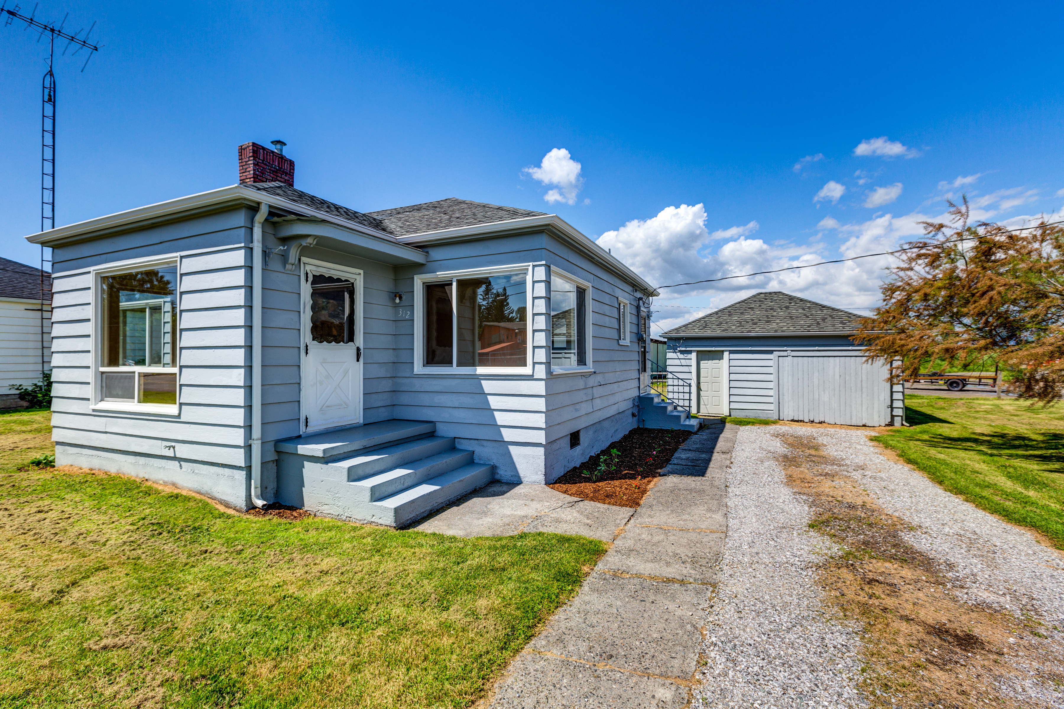 Property Photo:  312 Main St  WA 98247 