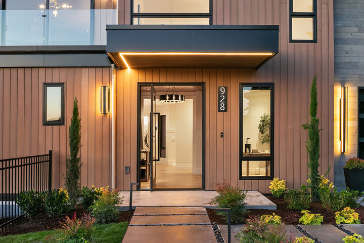 Property Photo:  928 And 926  18th Avenue W  WA 98033 