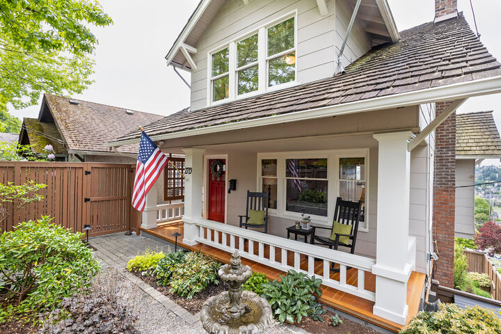 2719  10th Avenue W  Seattle WA 98119 photo