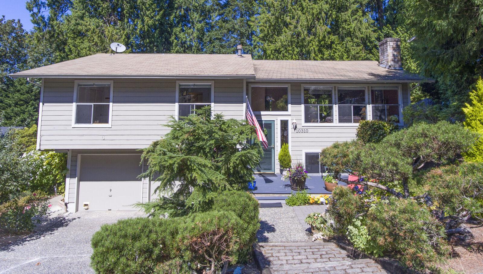 Property Photo: Welcome Home!  10310 NE 123rd Place  WA 98034 