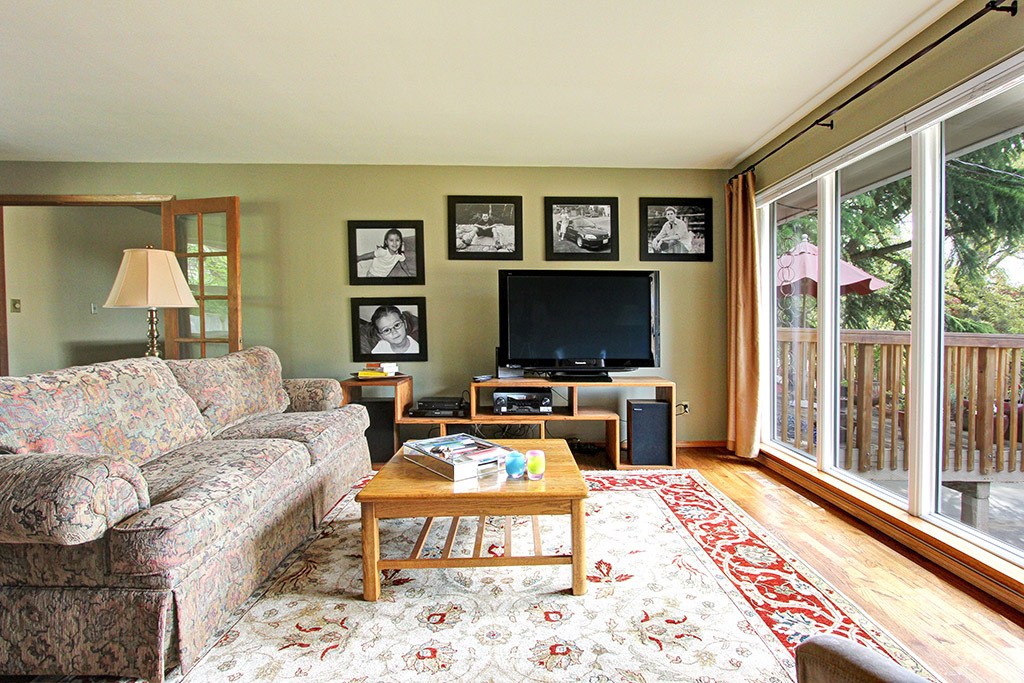 Property Photo: Living room/family room 10706 NE 193rd St  WA 98011 