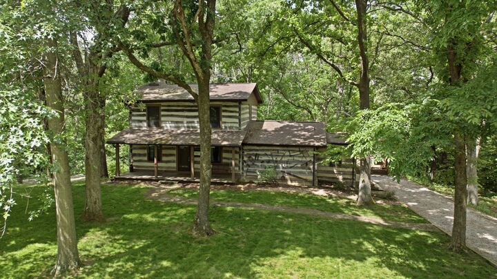 Property Photo:  1305 Hanover Street  IL 62256 