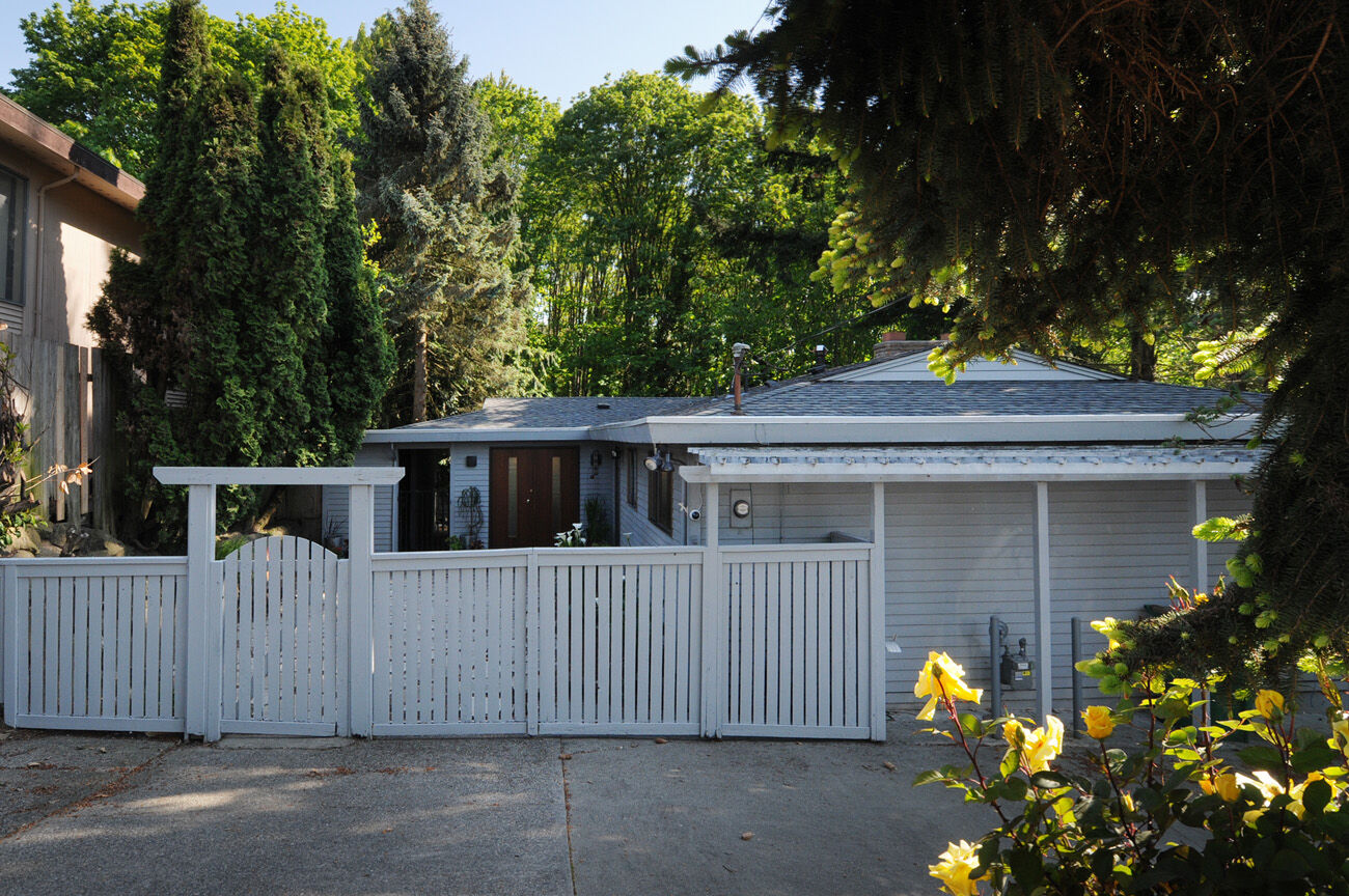 Property Photo:  5501 S Pilgrim St  WA 98118 