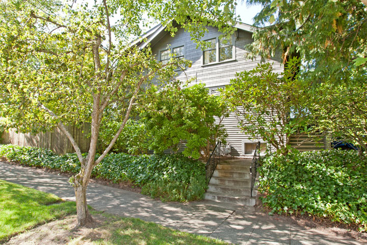 Property Photo:  1723 Nob Hill Ave N  WA 98109 