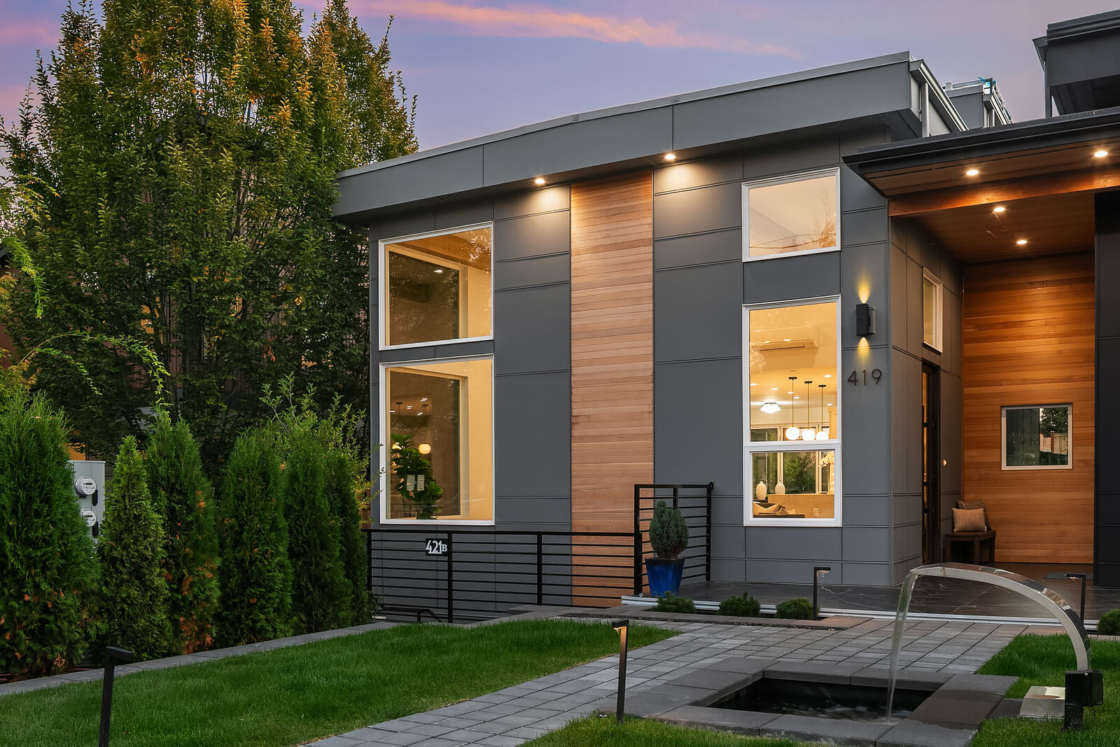 Property Photo:  419  14th Avenue W  WA 98033 