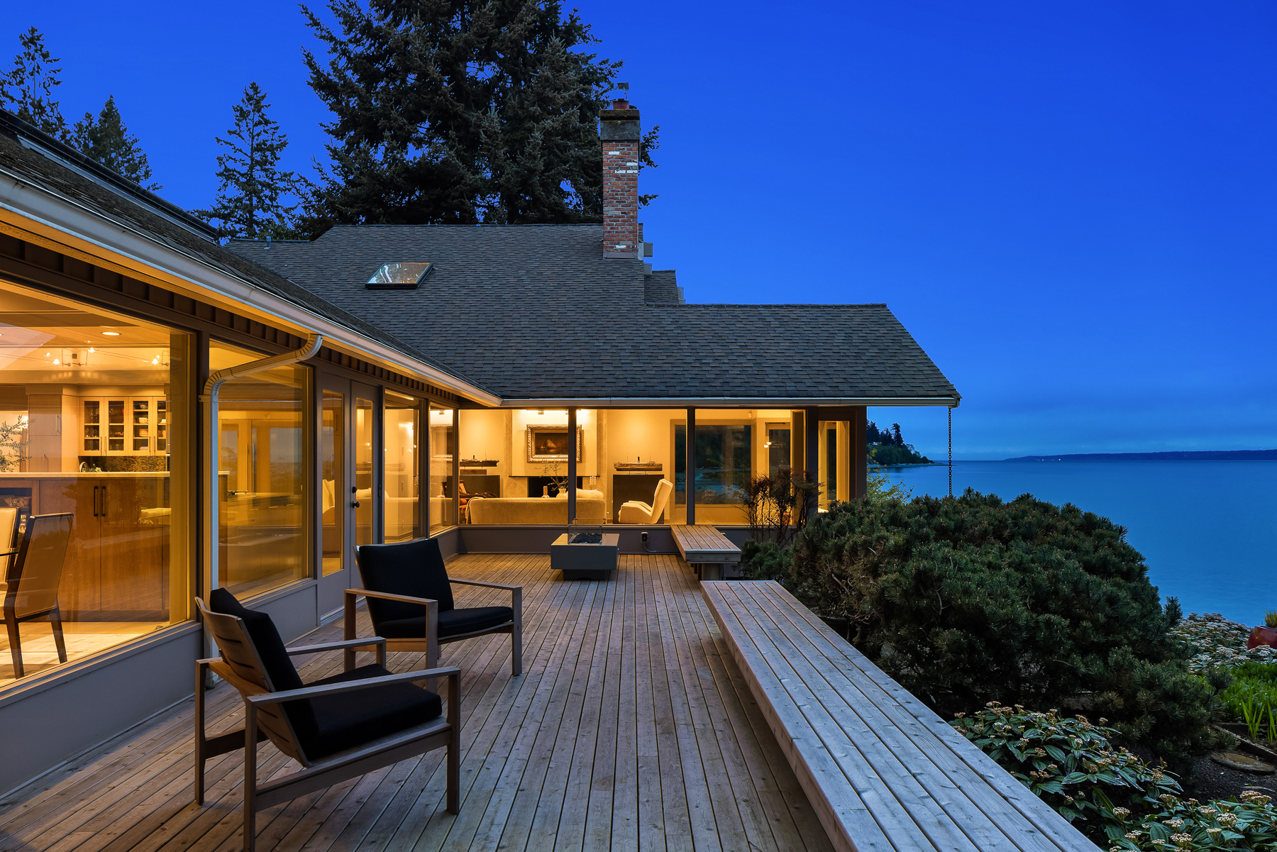 Property Photo:  6516 Wing Point Road NE  WA 98110 