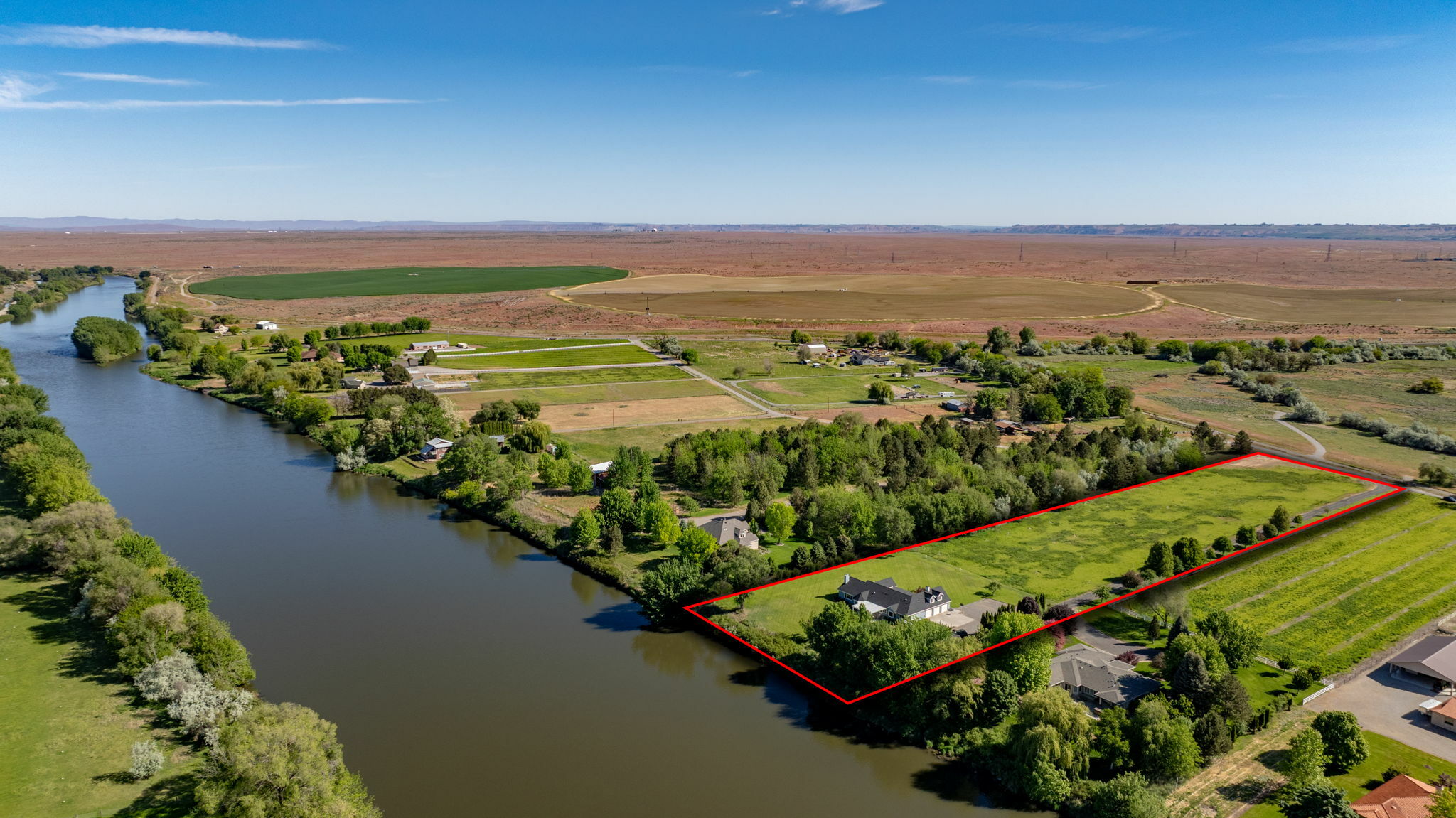 Property Photo: 94008 N Northstar Pr NE WA 99353