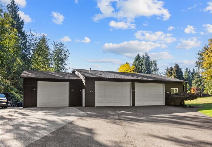 Property Photo: 18607 165th Avenue NE WA 98072